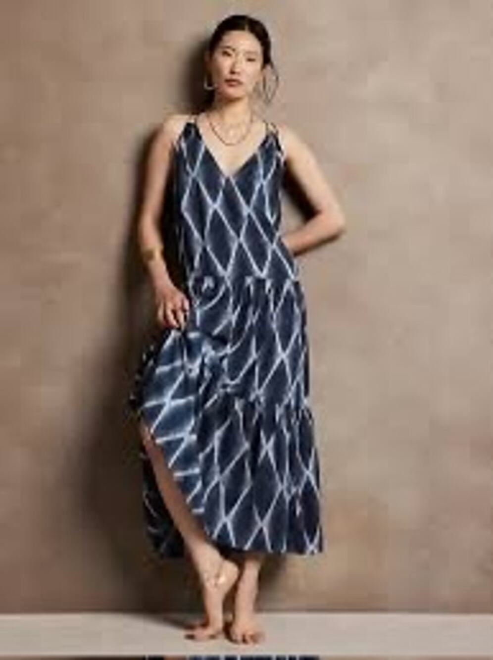Banana Republic Petite Large Tiered Maxi Dress Blue White Tie Dye Pattern